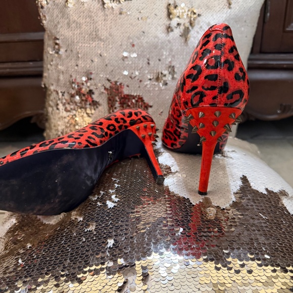 Heels - Picture 3 of 3